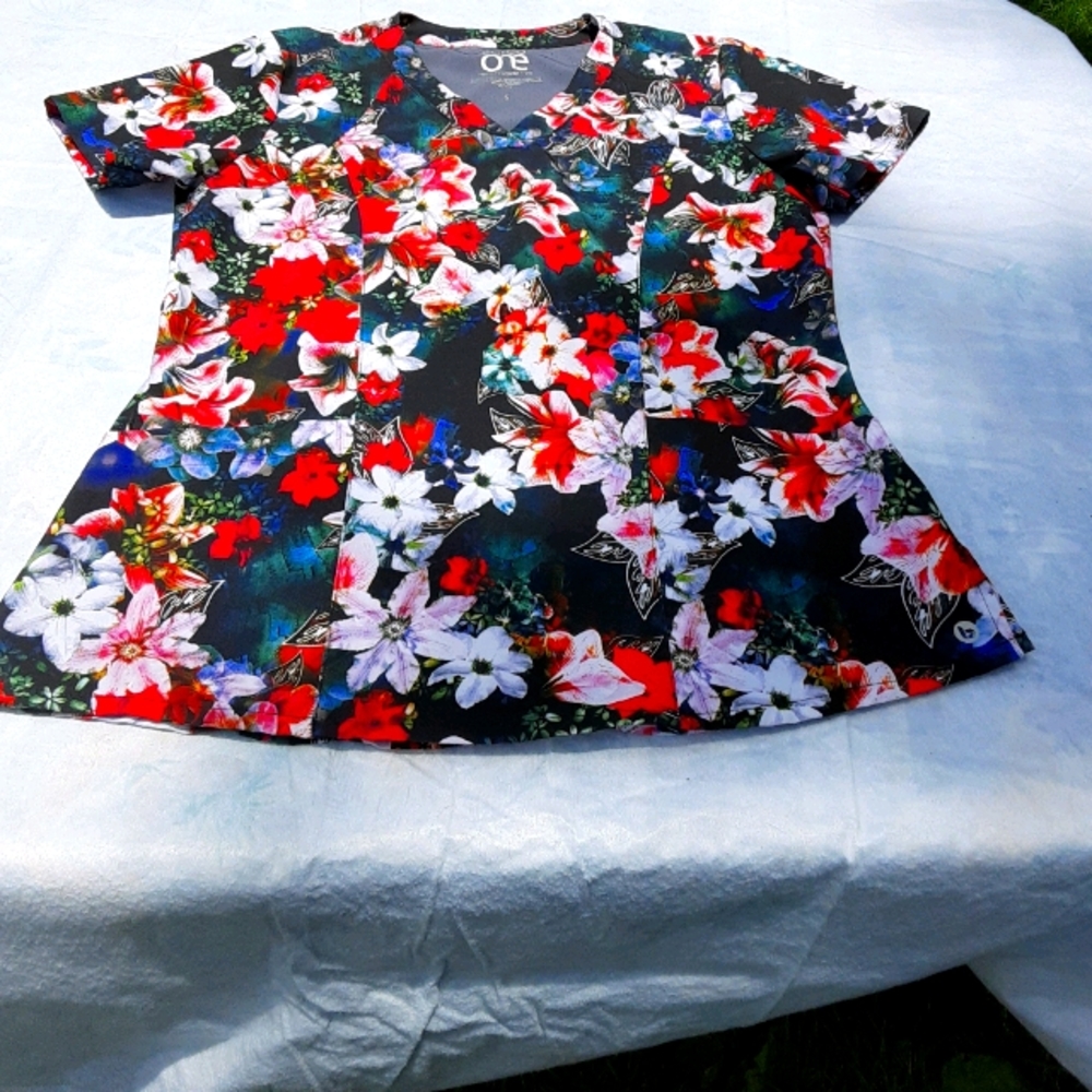 Barco One Scrub top